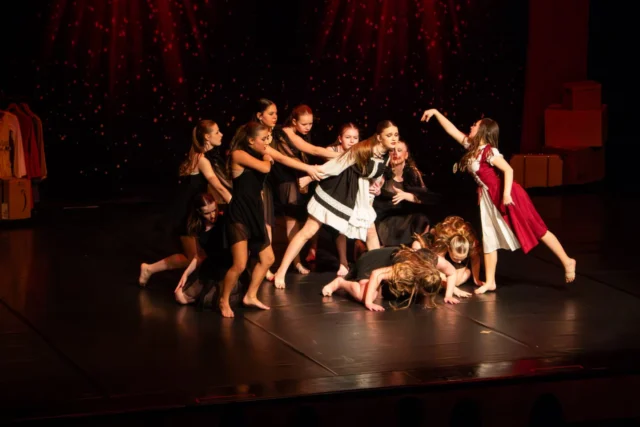 Letzten Samstag war es soweit🤩 und nach vielen Monaten Proben zeigte unser Kindertanztheater bestehend aus den Gruppen  Papillons, Caprice, Just Dance und Dynamic die Aufführung: Das Zauberamulett. 

Wir schwärmen noch heute von dieser tollen Aufführung und bedanken uns bei allen Aktiven von Herzen ❤️. 

#daszauberamulett #tsctanztheater #tscwaldkraiburg #tsc