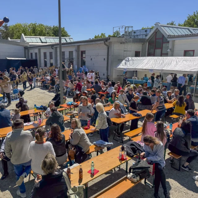 Zahlreiche Besucher, wunderbares Wetter☀️, mitreißende Auftritte, leckeres Essen und ein tolles Miteinander sind das Fazit unseres Maifestes am vergangenen Samstag. 
Begonnen haben wir am morgen mit Mitmachaktionen unserer Fitnessabteilung. Ab Mittag hieß es dann Bühne frei für unsere Tänzerinnen und Tänzer. Abgeschlossen wurde unser Fest schließlich mit unserer Abteilung Standard Latein, die neben Mitmachaktionen auch noch einen Tanzabend veranstalteten.
Ein herzliches Dankeschön für diesen perfekten Tag an unsere unglaublich tollen Helfer, Trainer und Tänzer🥰.

 #tscwaldkraiburg #Waldkraiburg #maifest