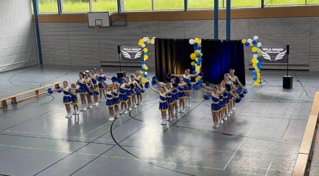 Am 01.06.2025 haben wir unsere 2. Summer Cheer Party gefeiert. 🥳 Wir freuen uns das so viele Besucher unser internes Fest der Abteilung Cheerleading besucht haben. 💪🏻

Viel wurde geboten, von Kinderschminken, Luftballonfiguren basteln bis hin zu grandiosen Tanzeinlagen aller acht Cheerleading Gruppen. Über 100 unserer Cheerleader waren hier am Start. 💪🏻

Zu Gast waren unsere HipHop Gruppen zusätzlich mit richtig coolen Tanzeinlagen. 🎉

Vielen Dank für die tolle Organisation und die vielen helfenden Hände. 🙏🏻❤️

#tscwaldkraiburg #Waldkraiburg #Cheerleading
